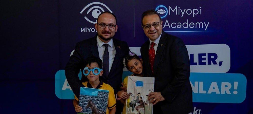 Rektör Prof. Dr. Mustafa Alican ve Büyükelçi Dr. Egemen Bağış Göz Taraması Uygulamasına Katıldı