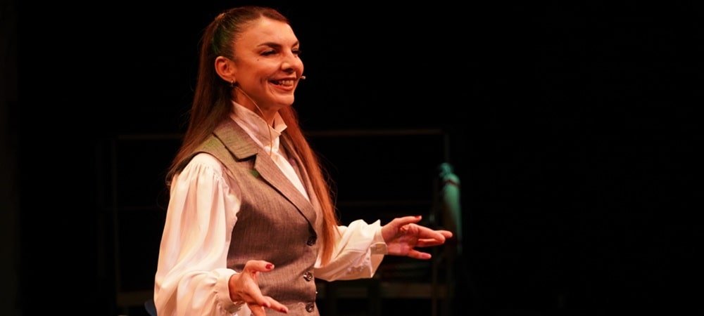 ORHAN VELİ ŞİİRLERİ “BİRDENBİRE” ETKİNLİĞİNDE SEYİRCİYLE BULUŞUYOR 