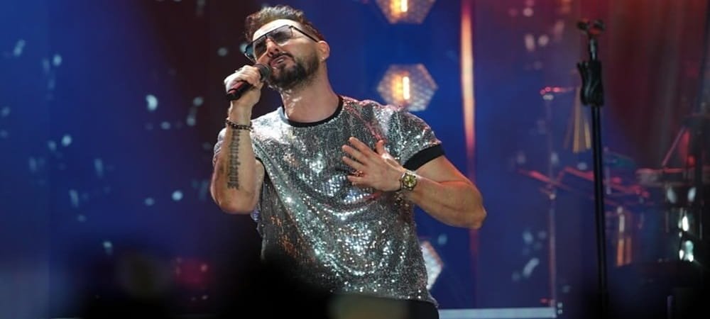 Gökhan Özen, Bostancı Gösteri Merkezi’nde muhteşem bir konsere imzasını attı