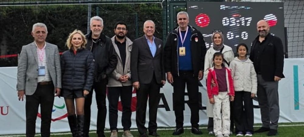 Görme engelliler ile futbol maçı