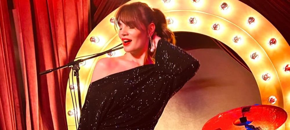 AYÇA VARLIER, sahnede AJDA PEKKAN performanslarıyla büyüledi