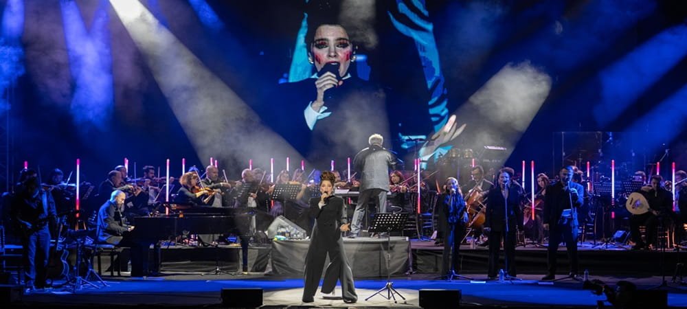 NİL KARAİBRAHİMGİL’DEN SENFONİL İLE MÜZİK DOLU GÖRKEMLİ BAŞLANGIÇ