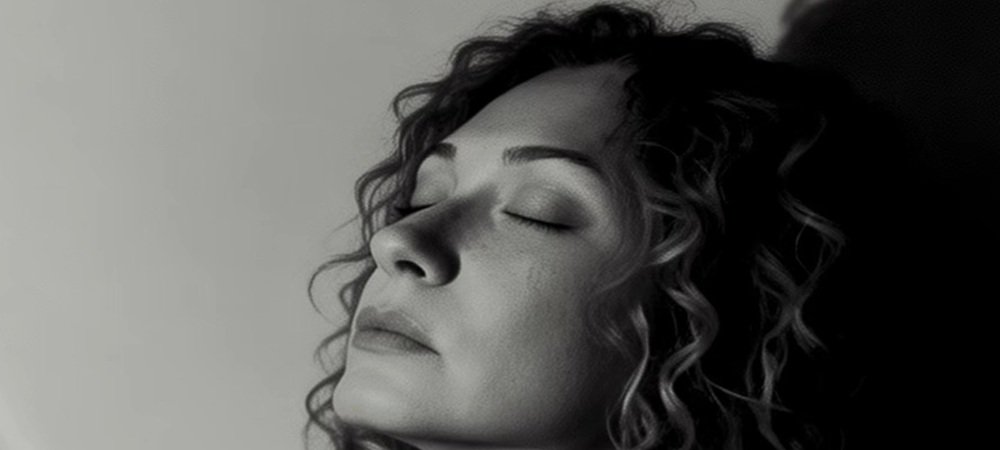 Ece Vardar’dan Yeni Tekli: “Tesadüf” 