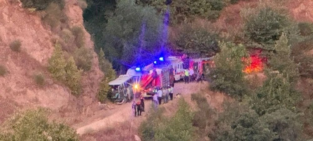 Tire’de tarım işçilerini taşıyan minibüs kaza yaptı, ölü ve yaralılar var!